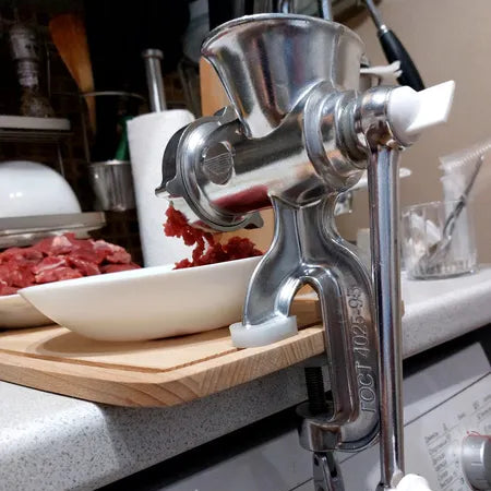 Moedor de Carne Manual com Enchideira — Faz Chouriço em Casa, Sem Esforço