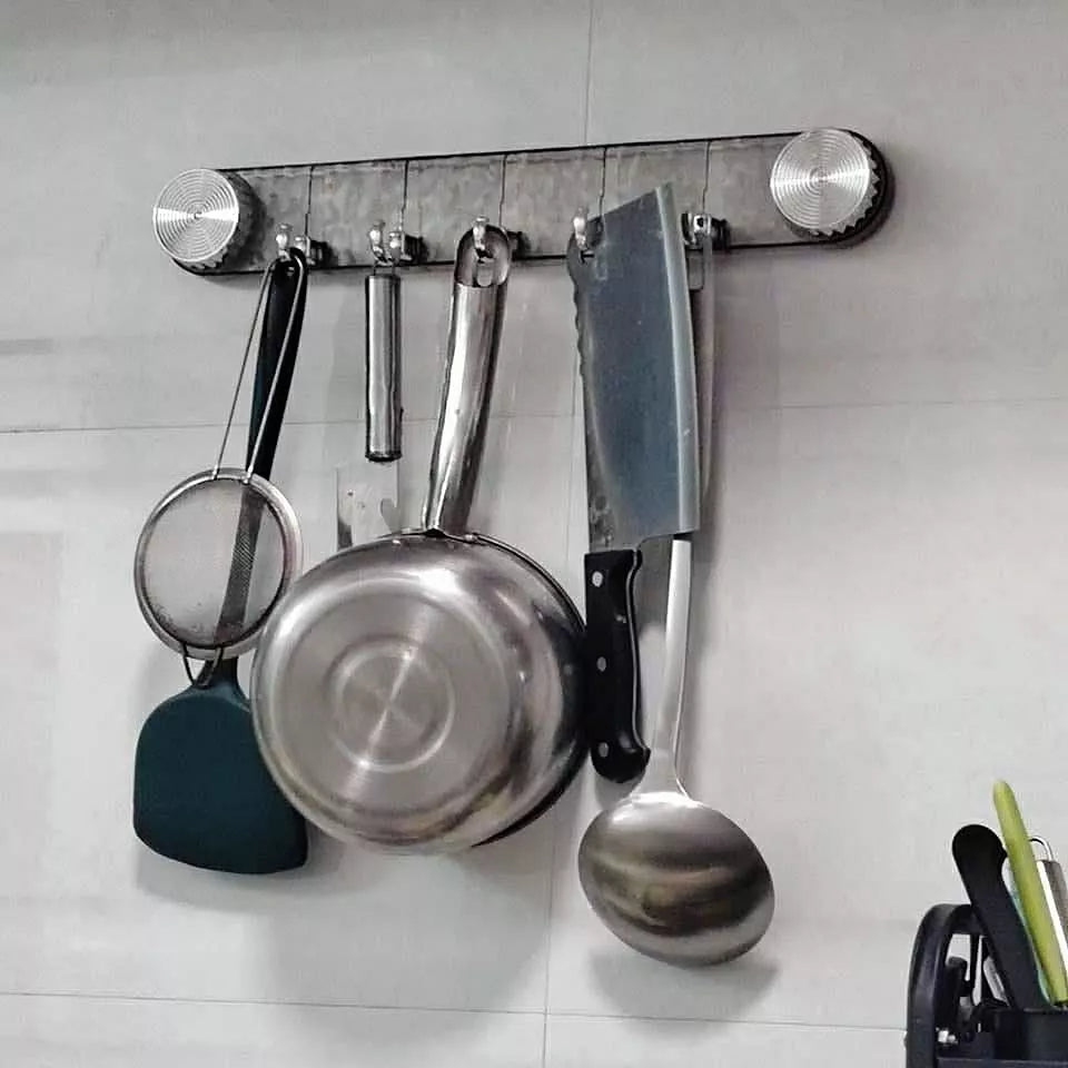 (4+2 grátis)🎁 Suportes de aço inoxidável com 5 ganchos, práticos e capazes de suportar até 25 kg.